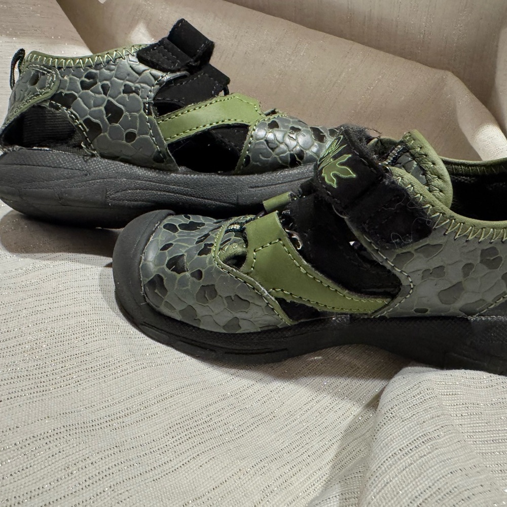 Kids Green Camouflage Jurassic World Sandals - Picture 5 of 6